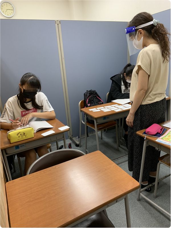 横浜市長津田駅前の青山塾のコロナ対応の教室風景